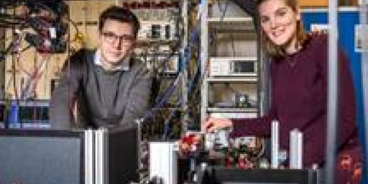 Delftse onderzoekers realiseren eerste quantumnetwerk op basis van verstrengeling