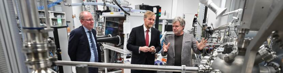 King's working visit to MESA+ Nanolab University of Twente